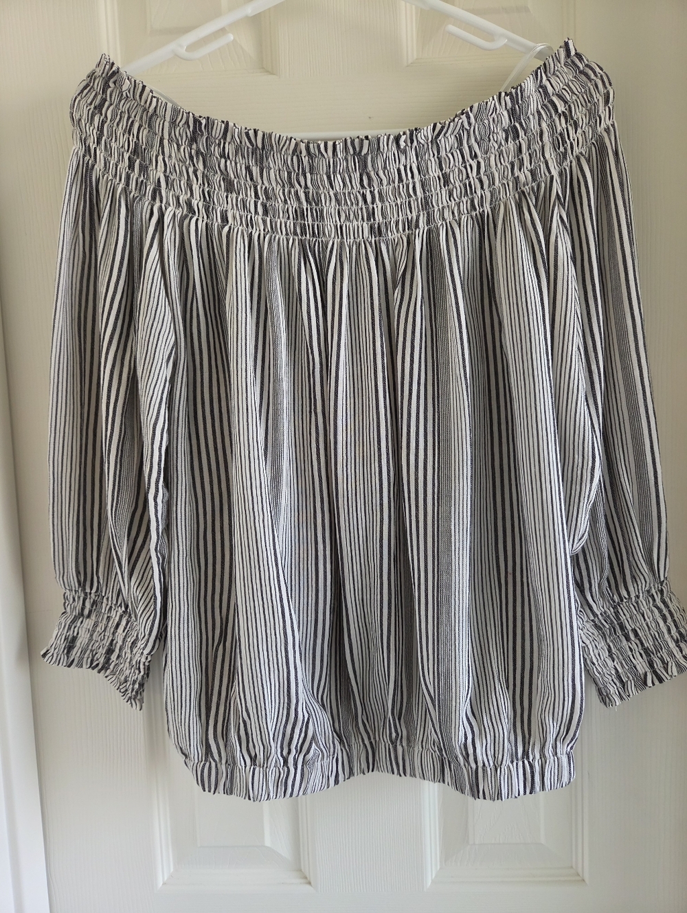 Evereve Sydney Black & White Striped Smocked Off-Shoulder‎ Blouse Size M
